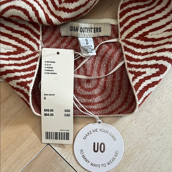 Geometric Patterned Scarf/Neck Guard - Picture 4 of 6